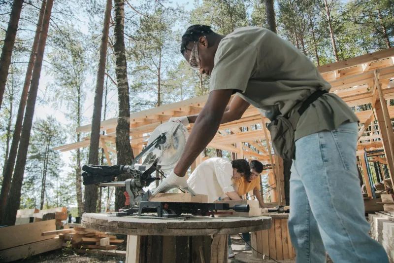 Corte Certo na Primeira Vez: Escolhendo Entre Circular, Tico-Tico e Policorte sem Queimar Material
